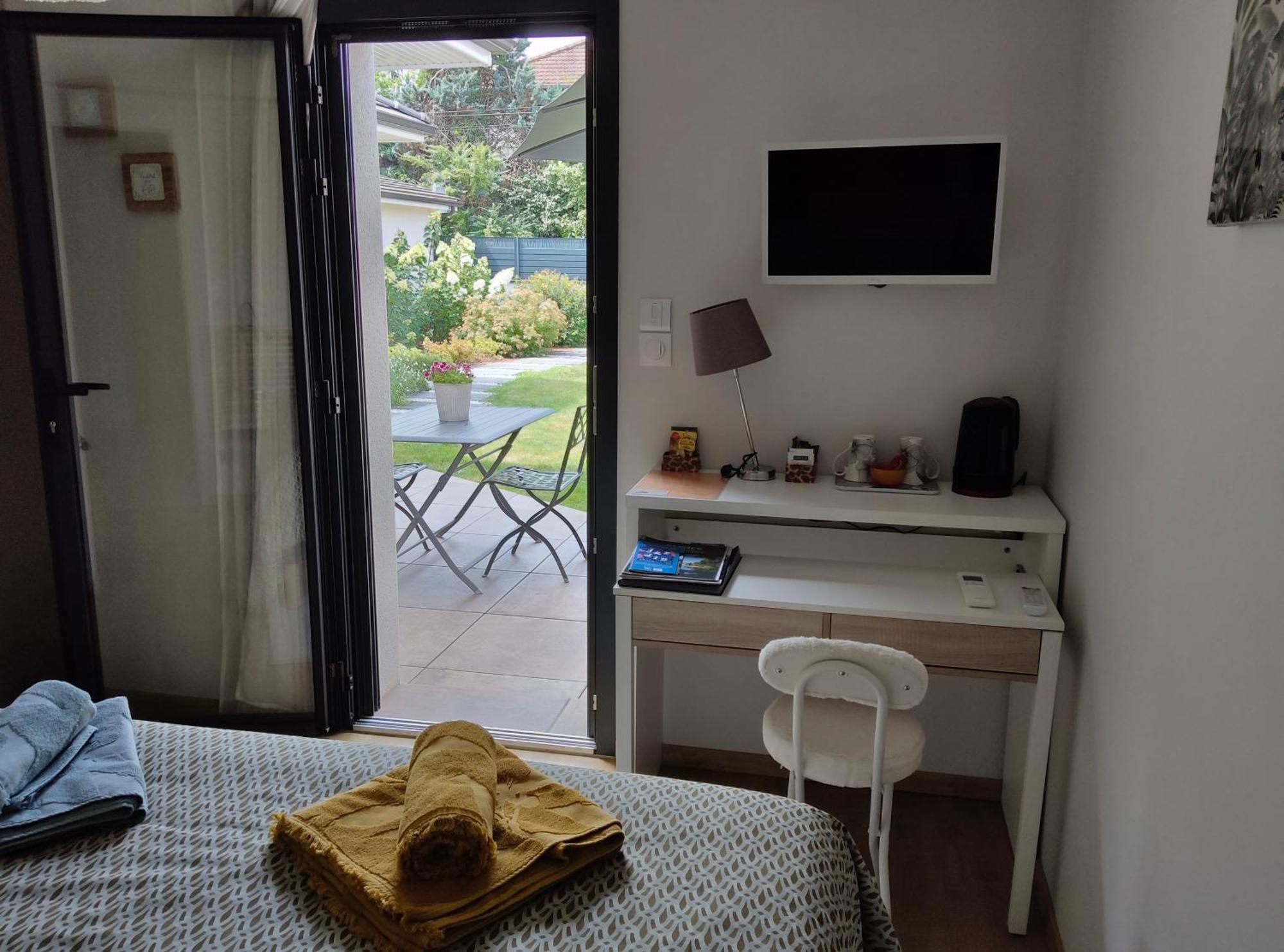 Du Cote De Chez Paule, Chambre Avec Entree Independante Et Salle D'Eau Privative Séméac Zewnętrze zdjęcie